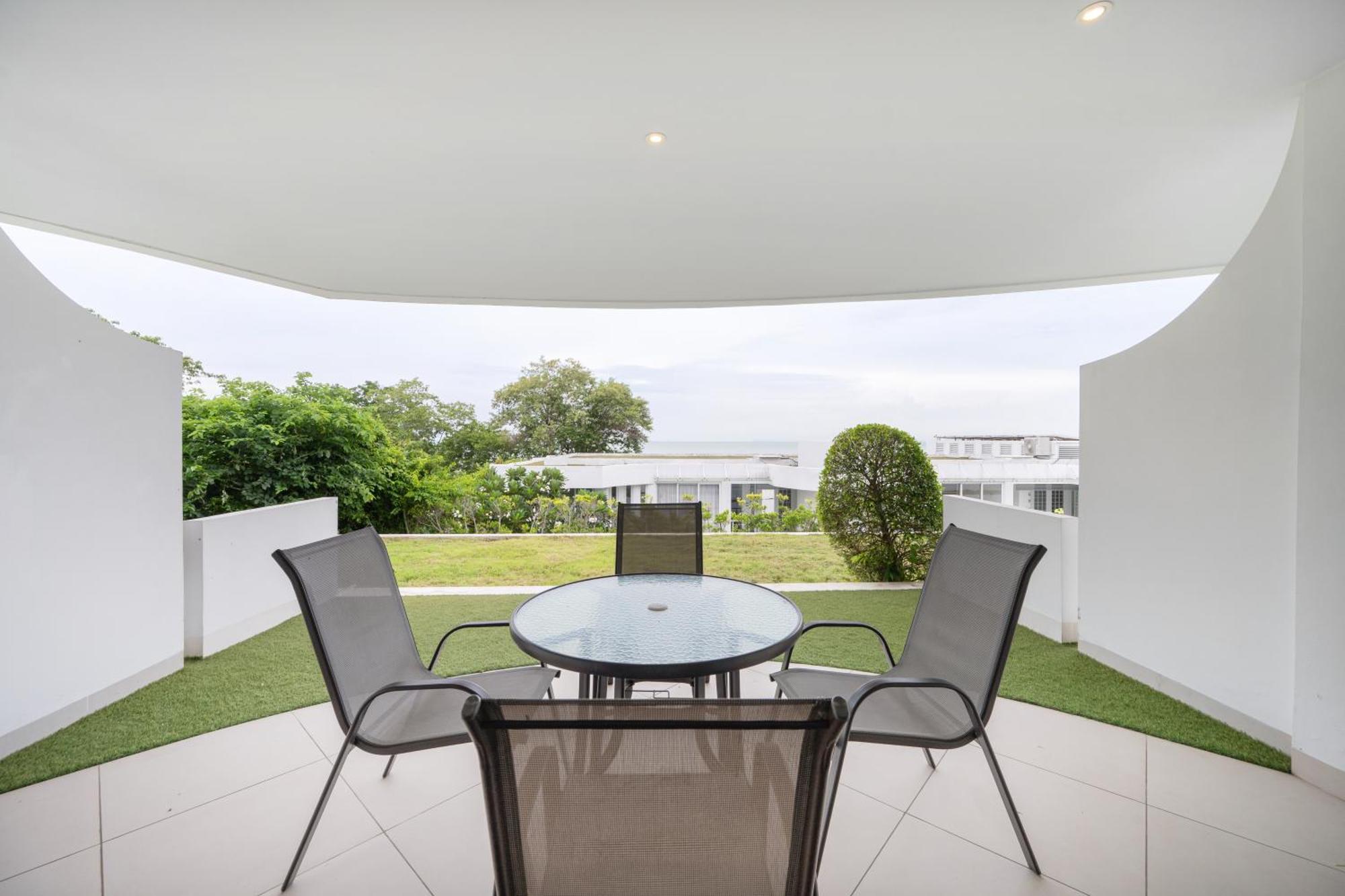 Pure Sunset Beach - Ocean View Room, Pattaya Na Chom Thian Exteriör bild