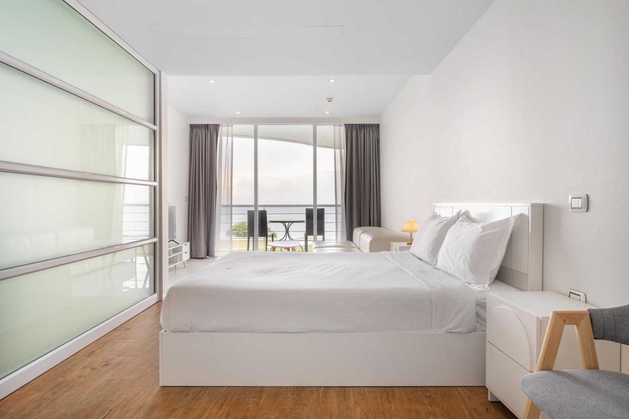 Pure Sunset Beach - Ocean View Room, Pattaya Na Chom Thian Exteriör bild