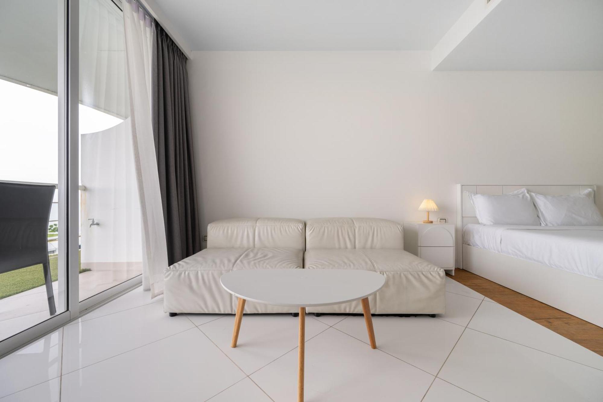 Pure Sunset Beach - Ocean View Room, Pattaya Na Chom Thian Exteriör bild