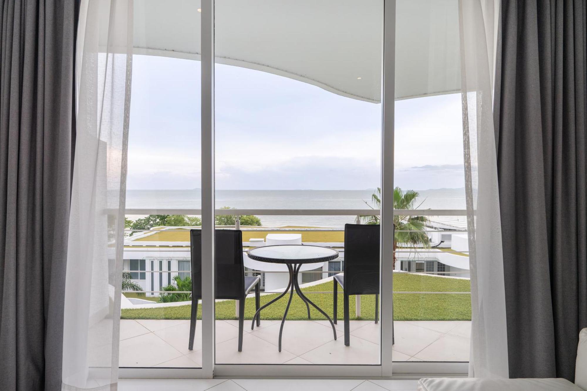 Pure Sunset Beach - Ocean View Room, Pattaya Na Chom Thian Exteriör bild